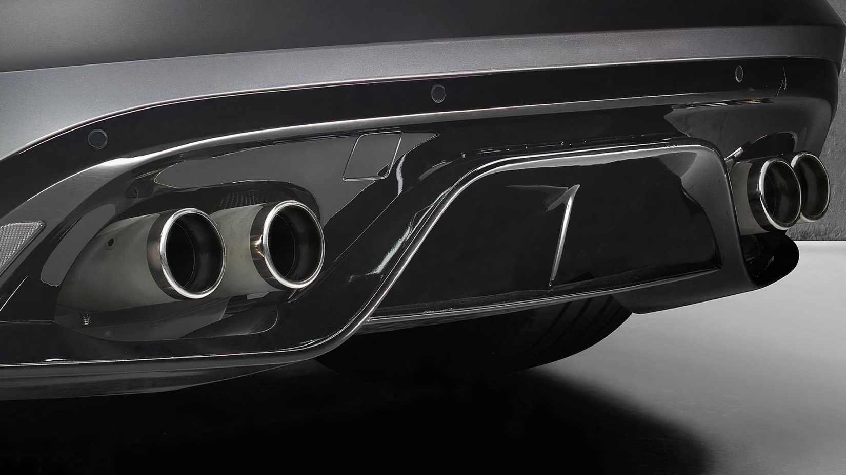 2017 Jaguar F-Type quad exhaust outlet