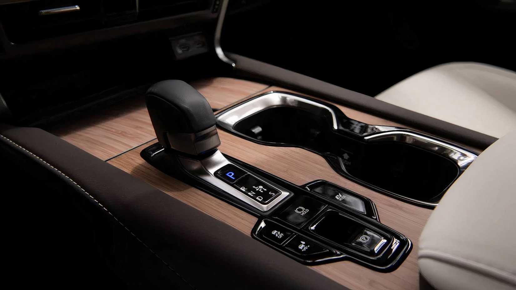 2025 Lexus RX 350h Premium gear shifter