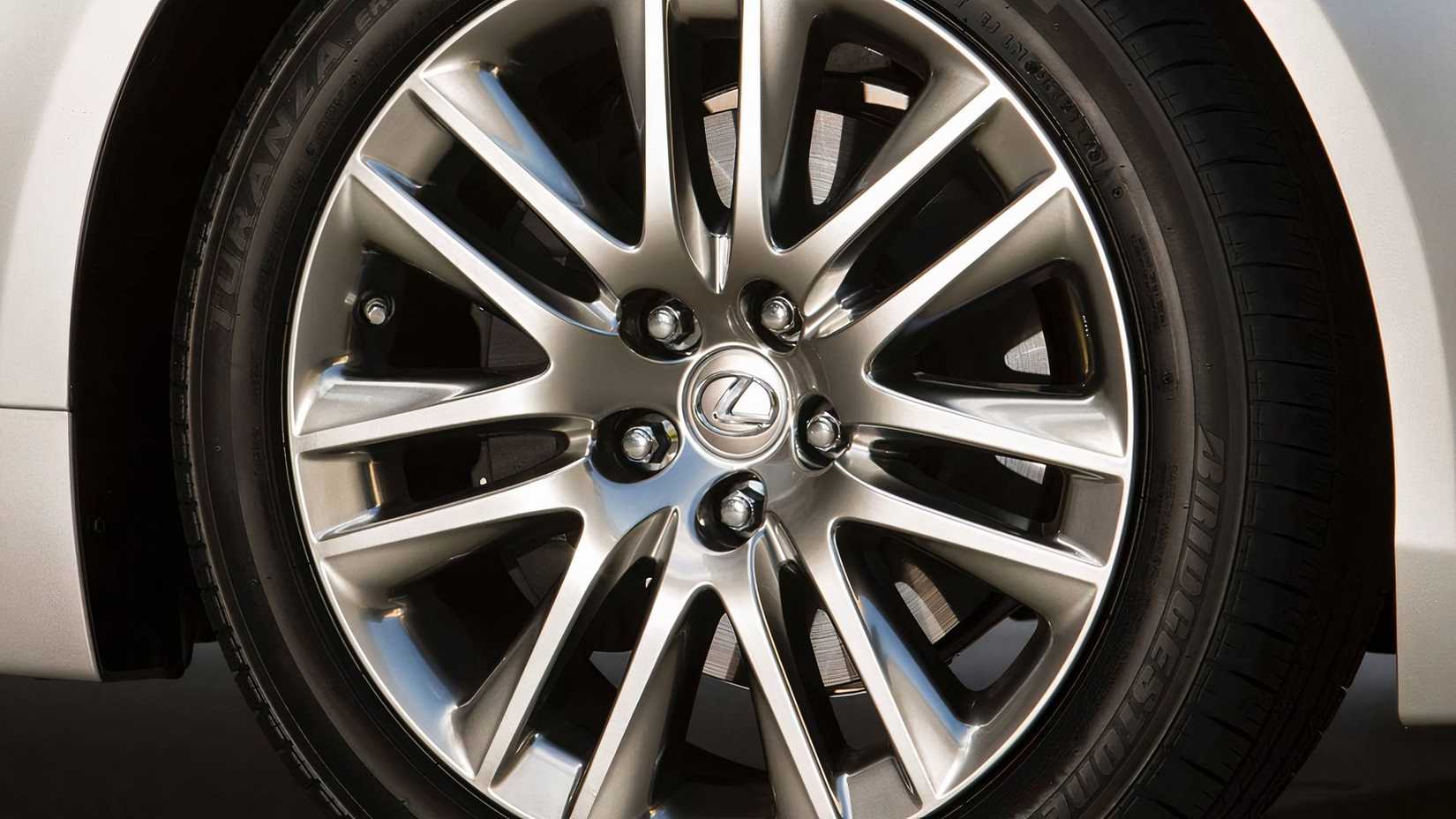 Close-up shot of 2014 Lexus LS460 wheel