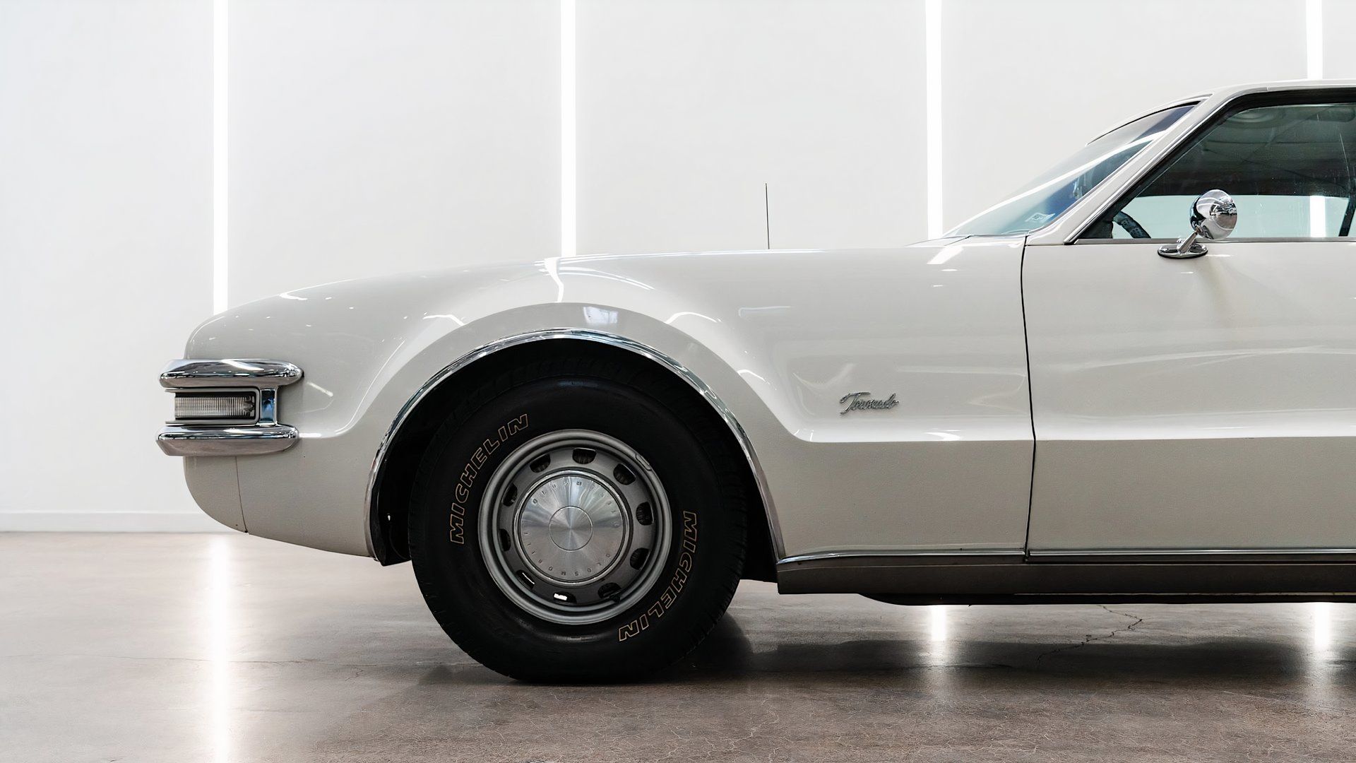 1968 Oldsmobile Toronado front end