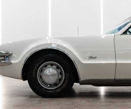 1968 Oldsmobile Toronado front end