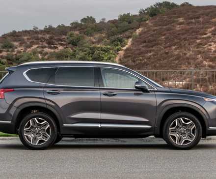 Foto lateral do perfil do Hyundai Santa Fe Hybrid 2022