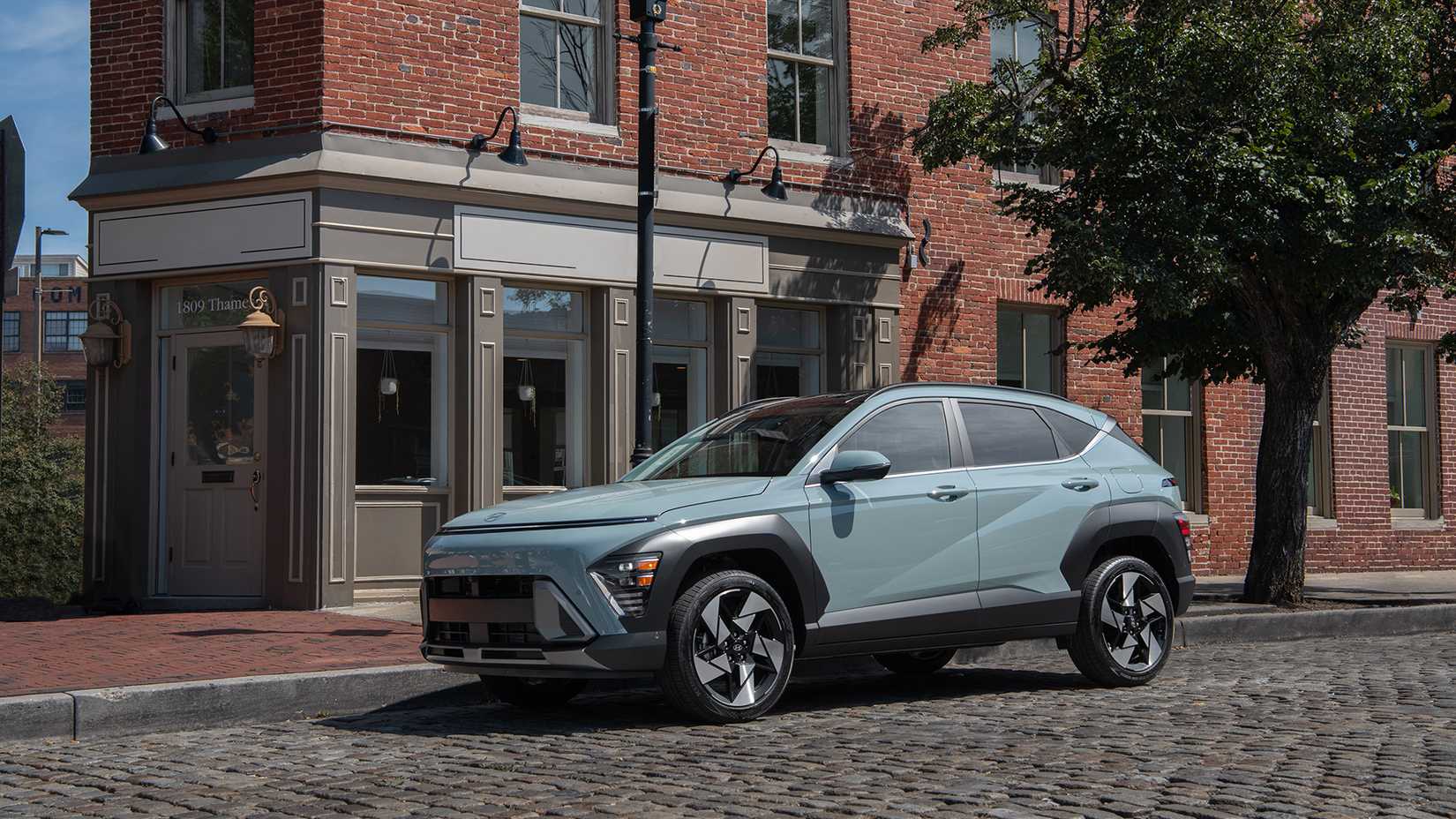 2025 Hyundai Kona front 3/4 shot parked in city