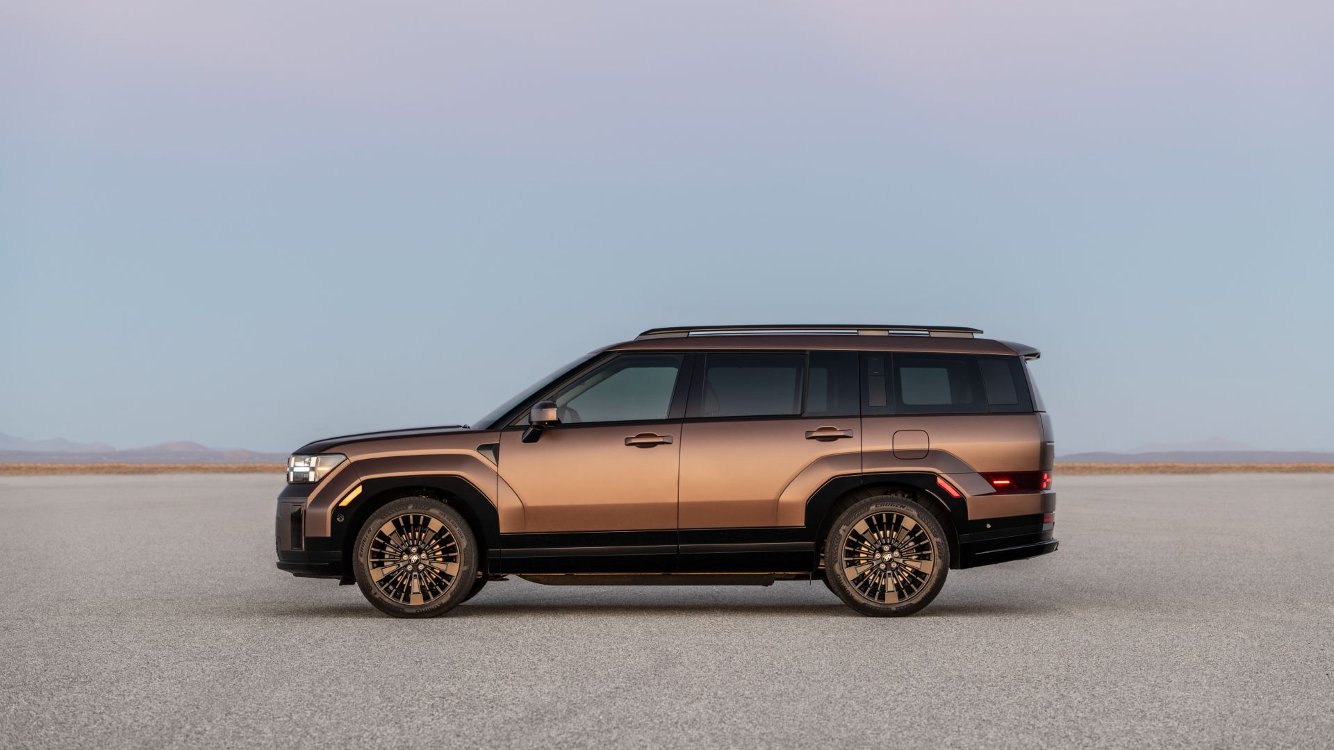 2025 Hyundai Santa Fe Hybrid Exterior Side Shot