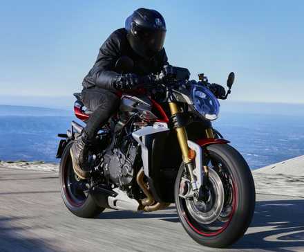 MV Agusta Brutale 1000 RR frente aceleração do terceiro quarto