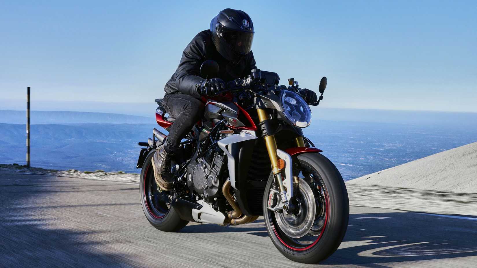 MV Agusta Brutale 1000 RR frente aceleração do terceiro quarto