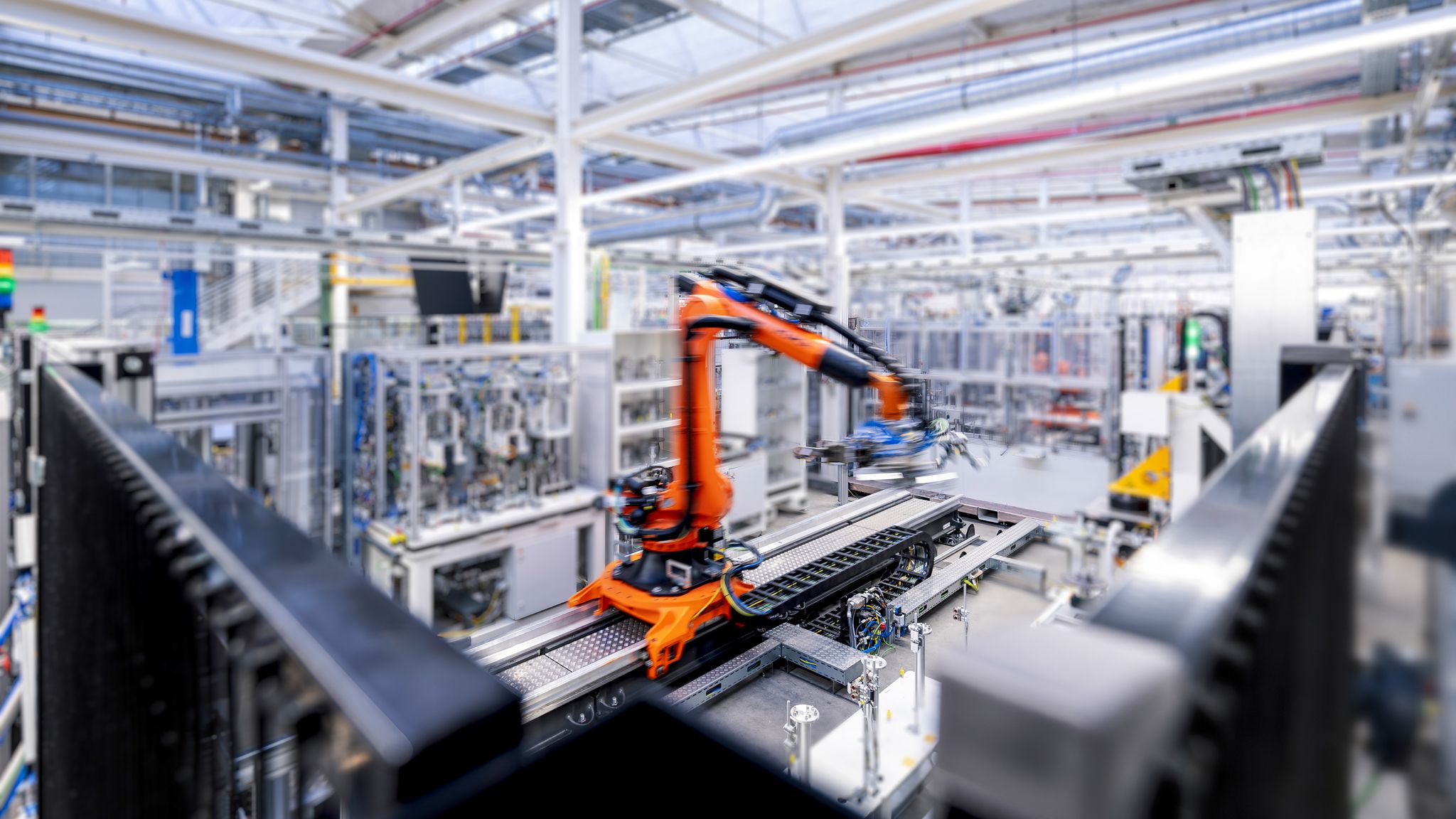 Mercedes-Benz Will Deploy AI-Based Humanoid Robots To Help Produce Cars