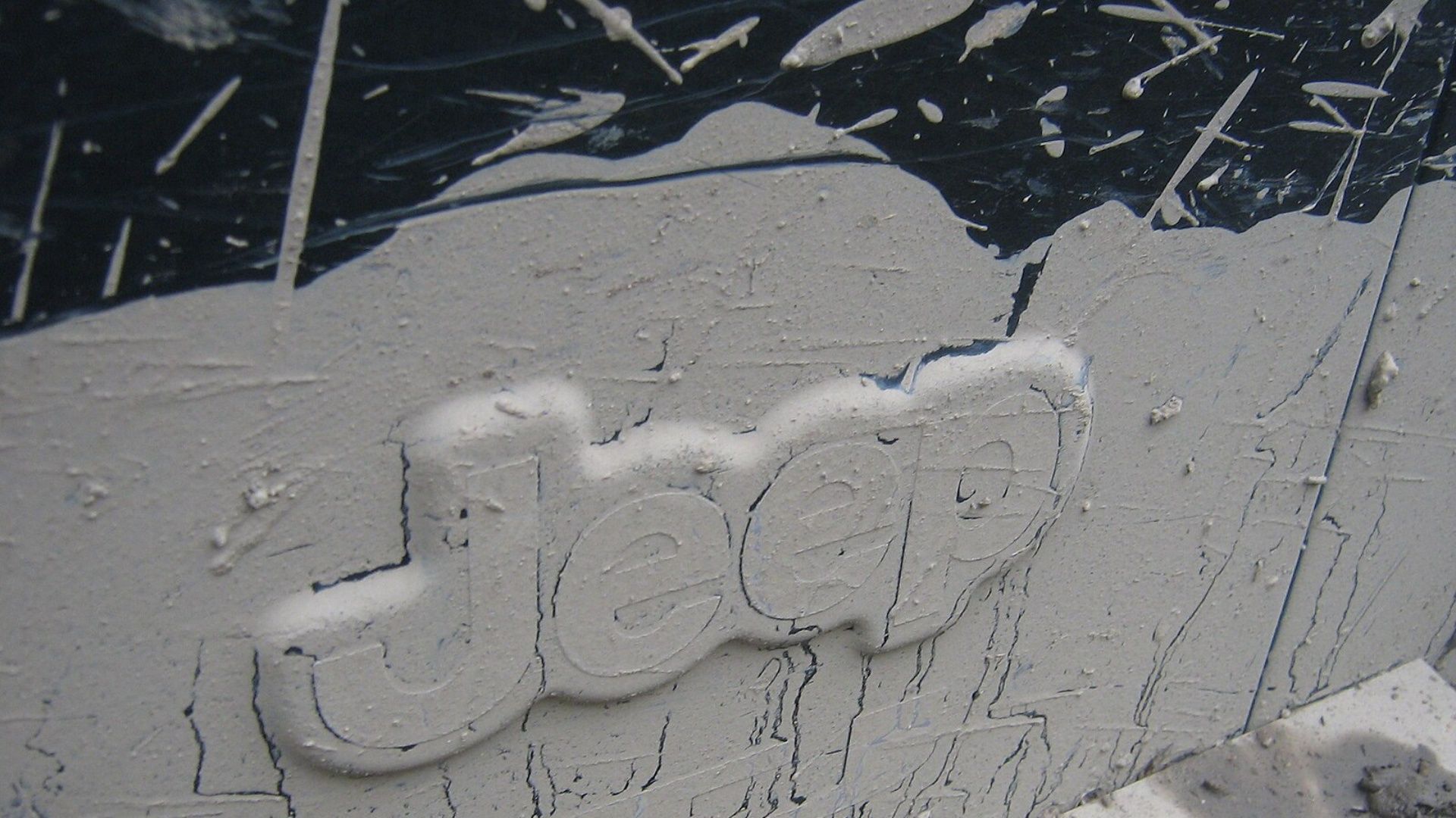 Logotipo do jipe ​​enlameado