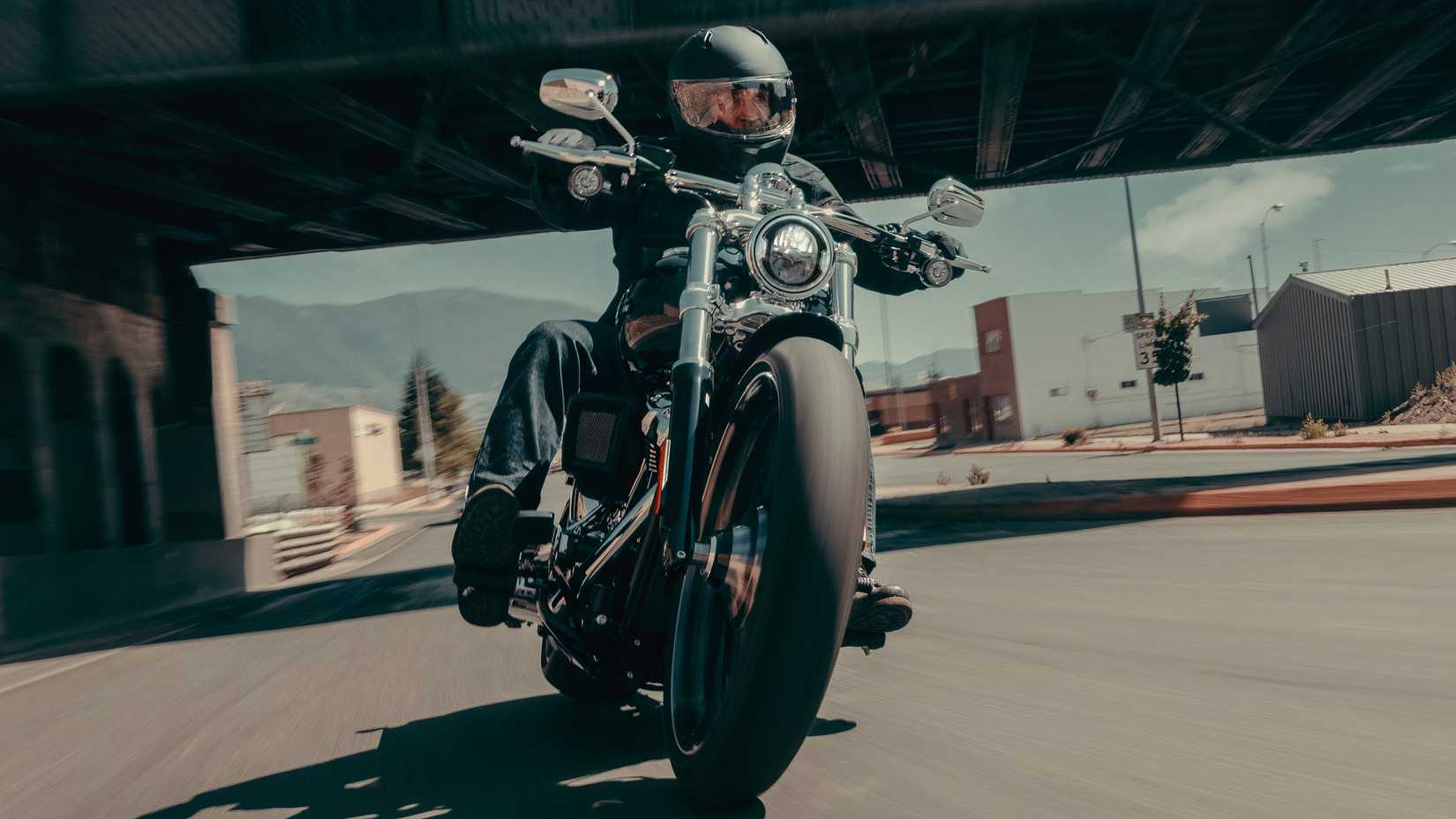 Rider on a 2025 Harley-Davidson Breakout