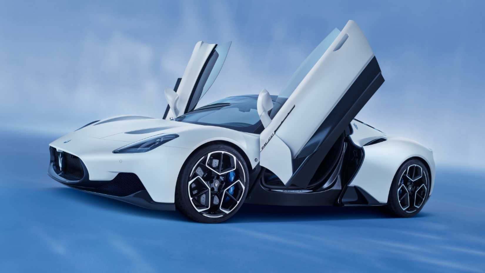 Side shot of a Maserati MC20