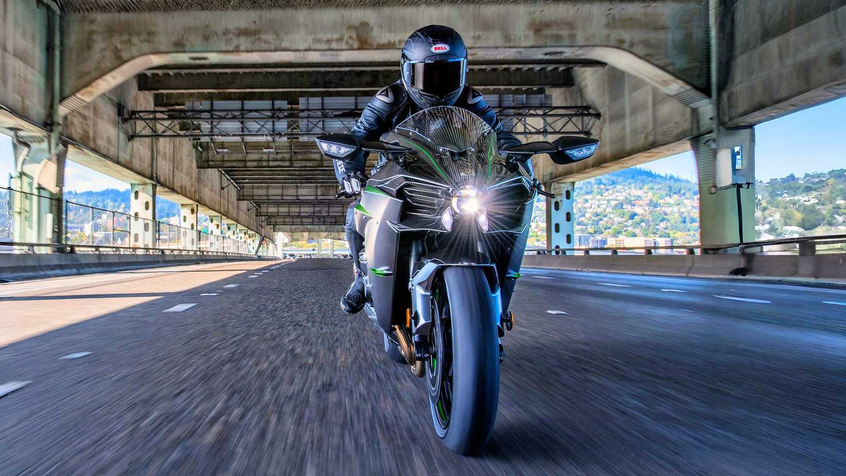 Rider on a Kawasaki Ninja H2 Carbon