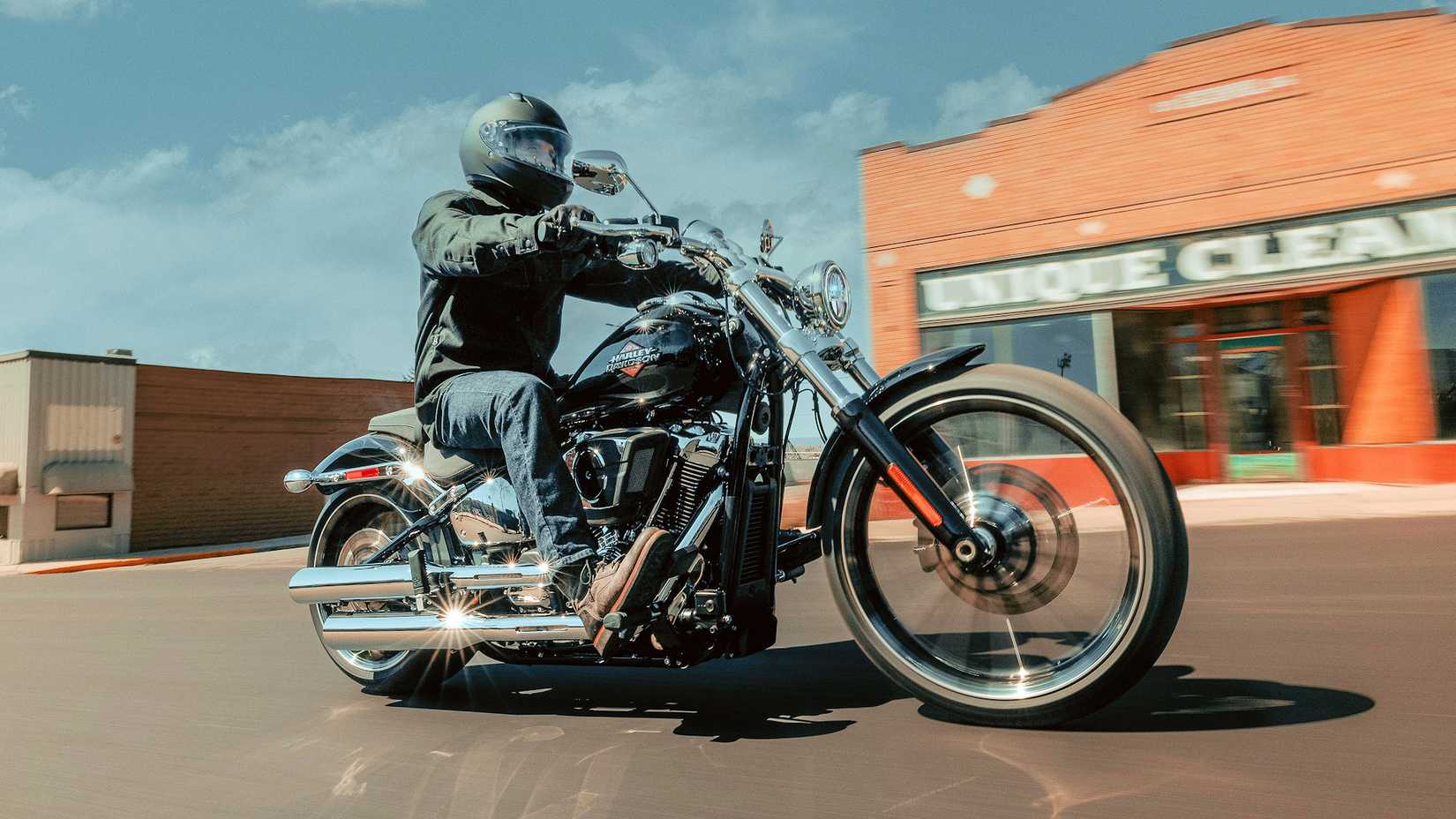 Rider on a 2025 Harley-Davidson Breakout