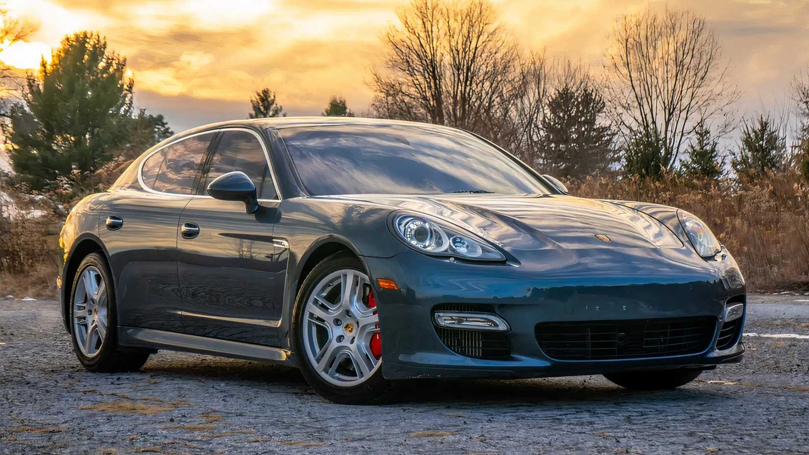 2010 Porsche Panamera Turbo, front 3/4