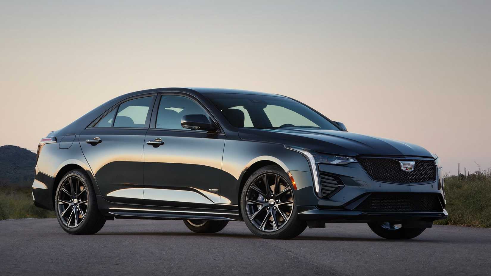 2020 Cadillac CT4-V, front 3/4