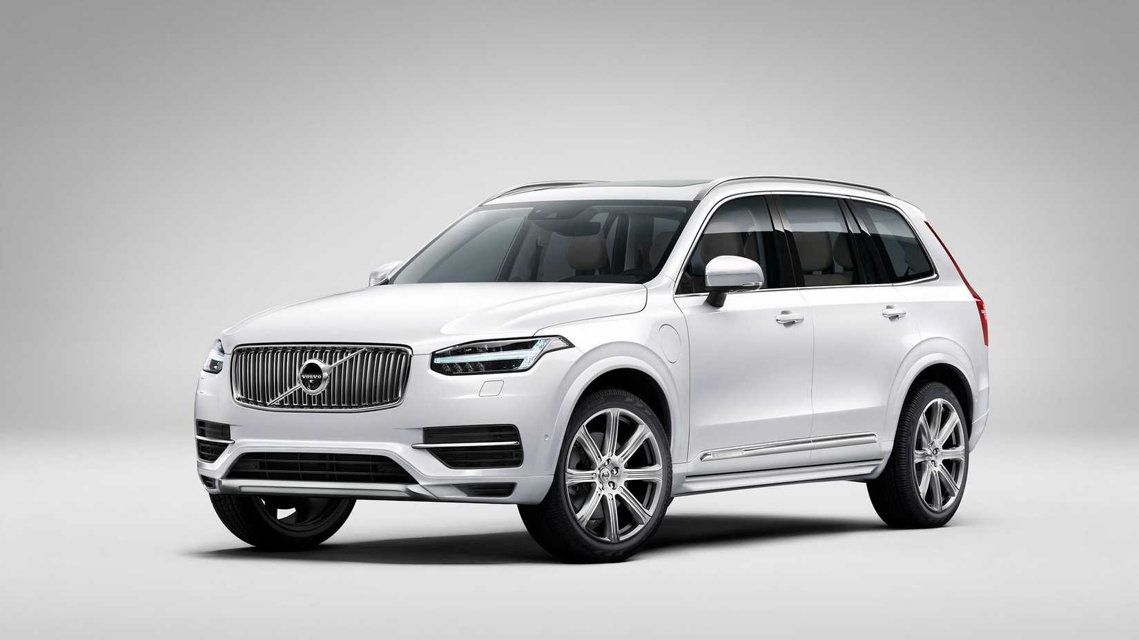 Front 3/4 shot of a 2016 Volvo XC90 T8 parked in studio