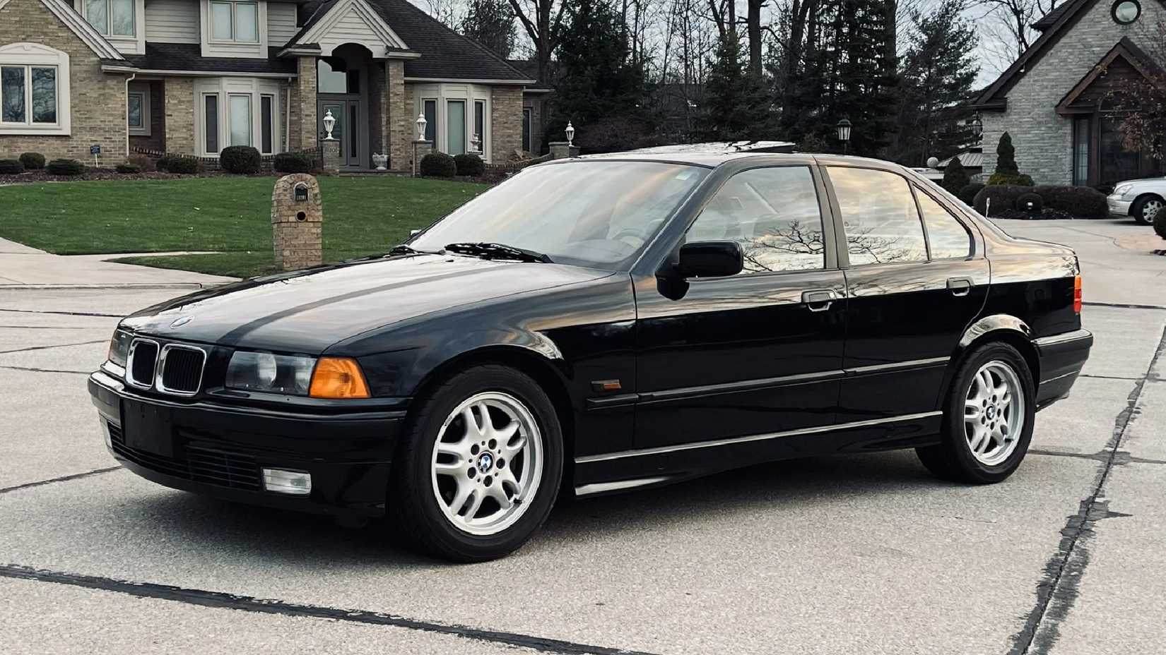 Black 1996 BMW E36 328i Sedan