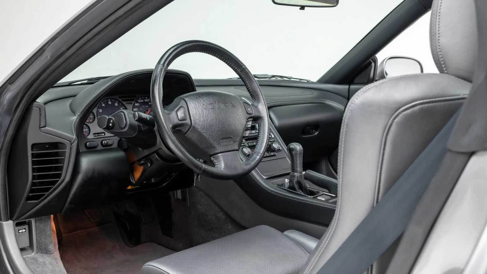 Cabine do piloto do Acura NSX 2002
