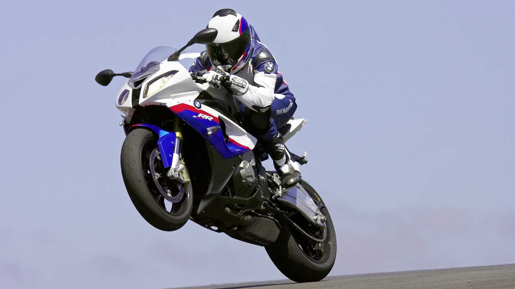 2008 BMW S 1000 RR Wheelie na pista