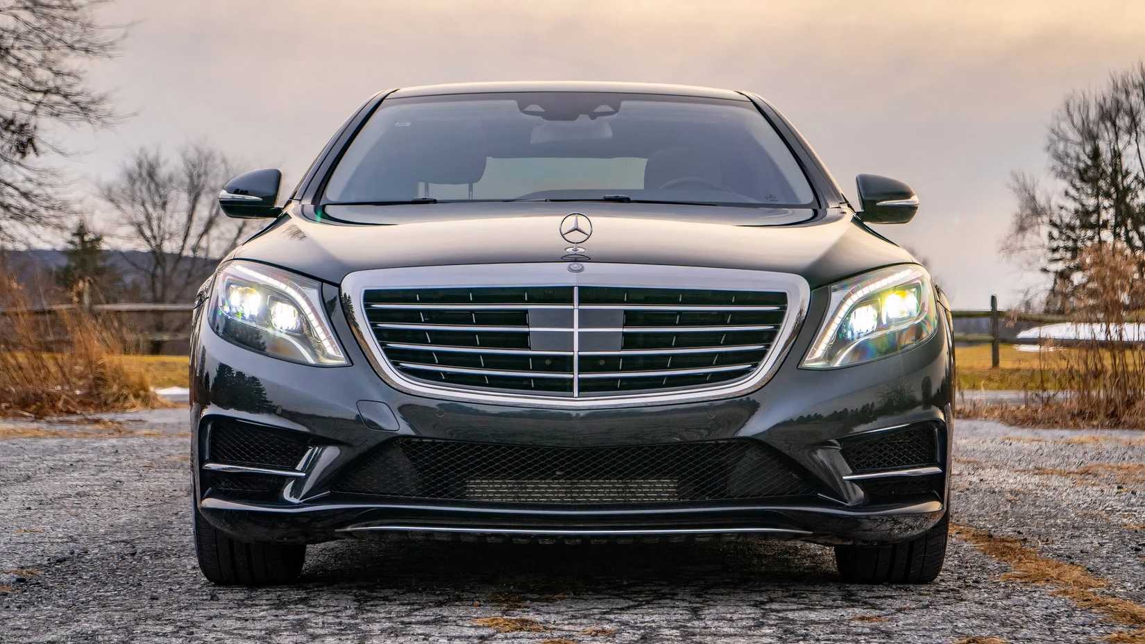 Foto externa frontal do sedã mercedes-benz s550 2014