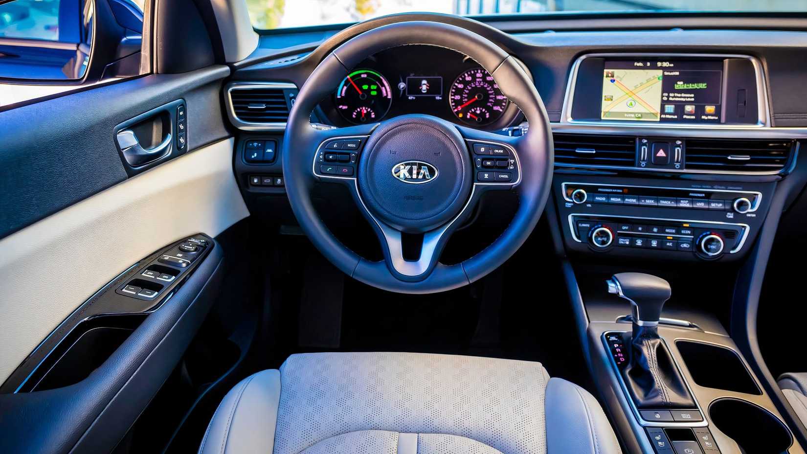 Cockpit híbrido do Kia Optima 2017