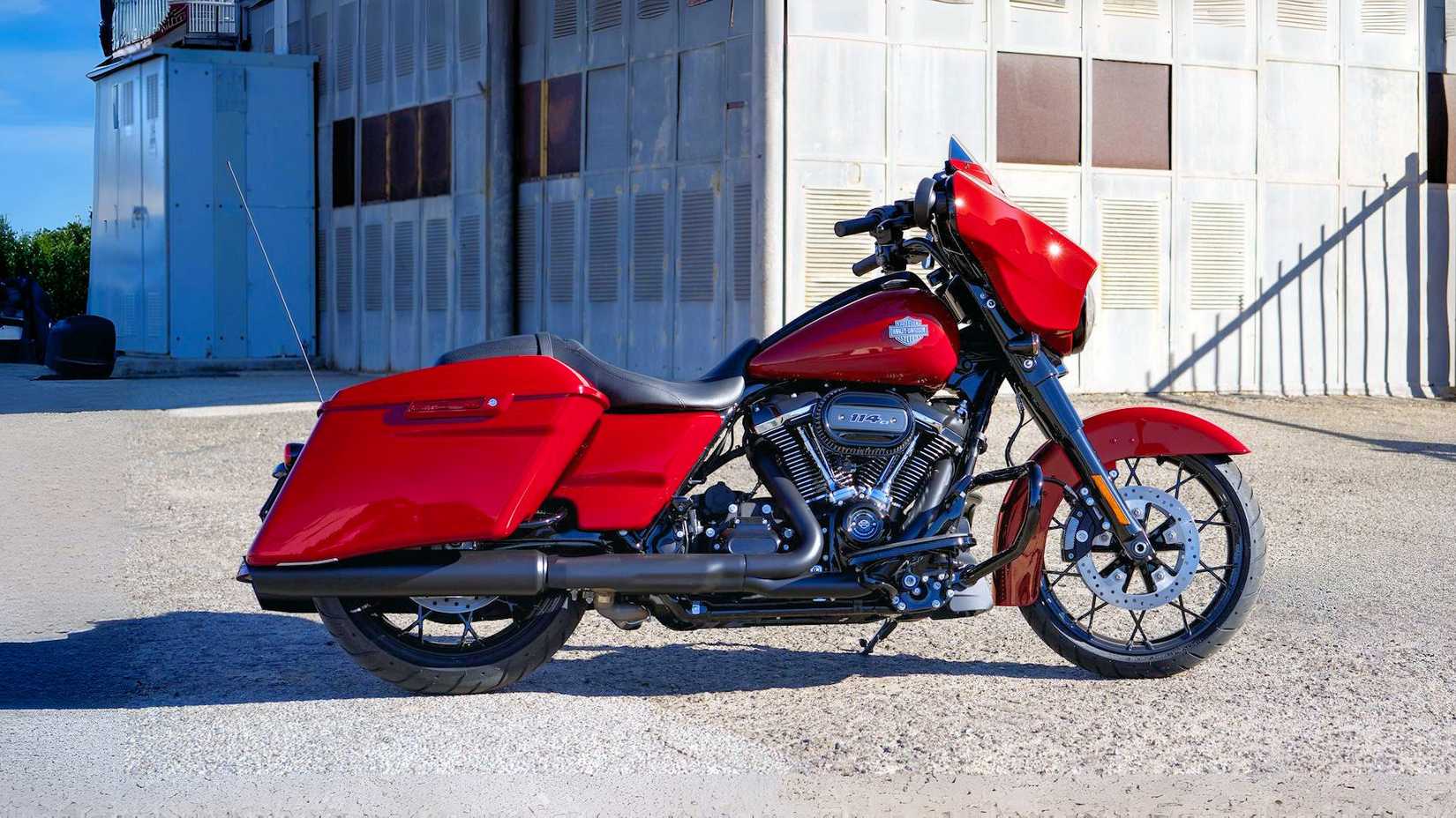 2022 Harley-Davidson Street Glide Special static profile shot