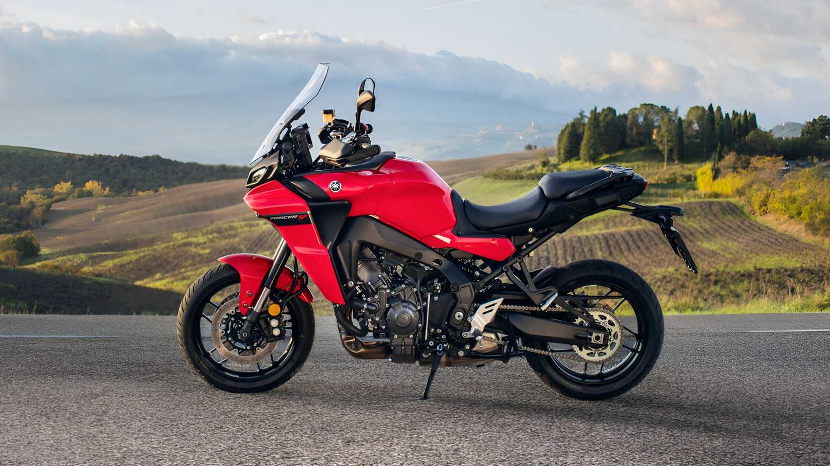 Yamaha Tracer 9 side profile view