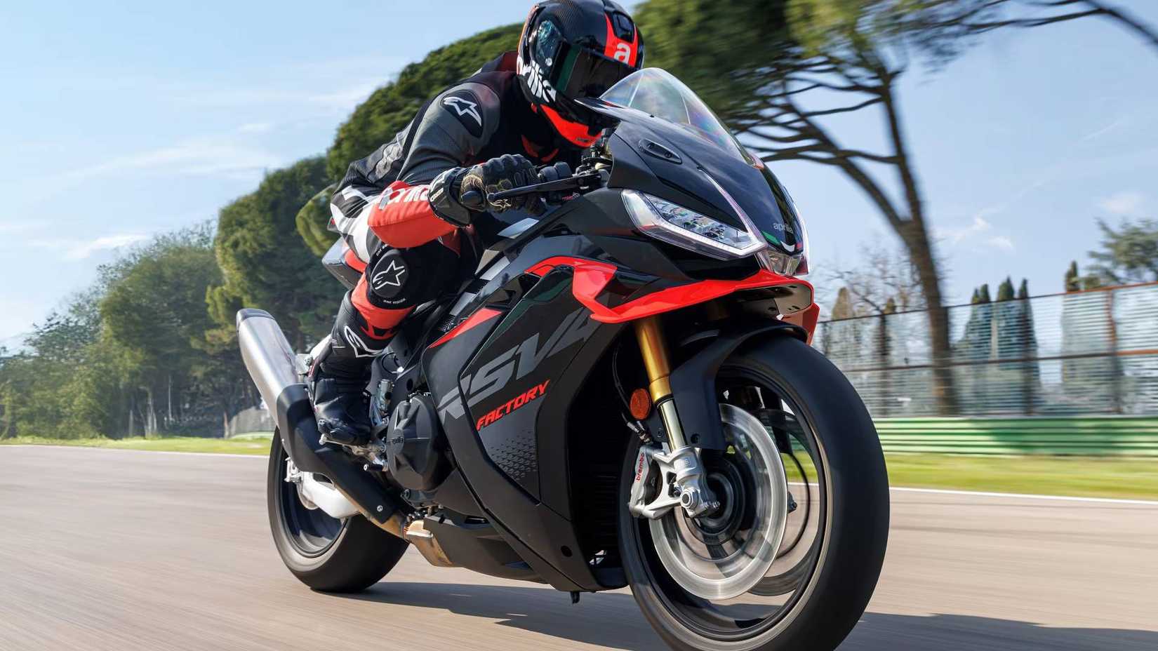 2025 Aprilia RSV4 Factory Panning