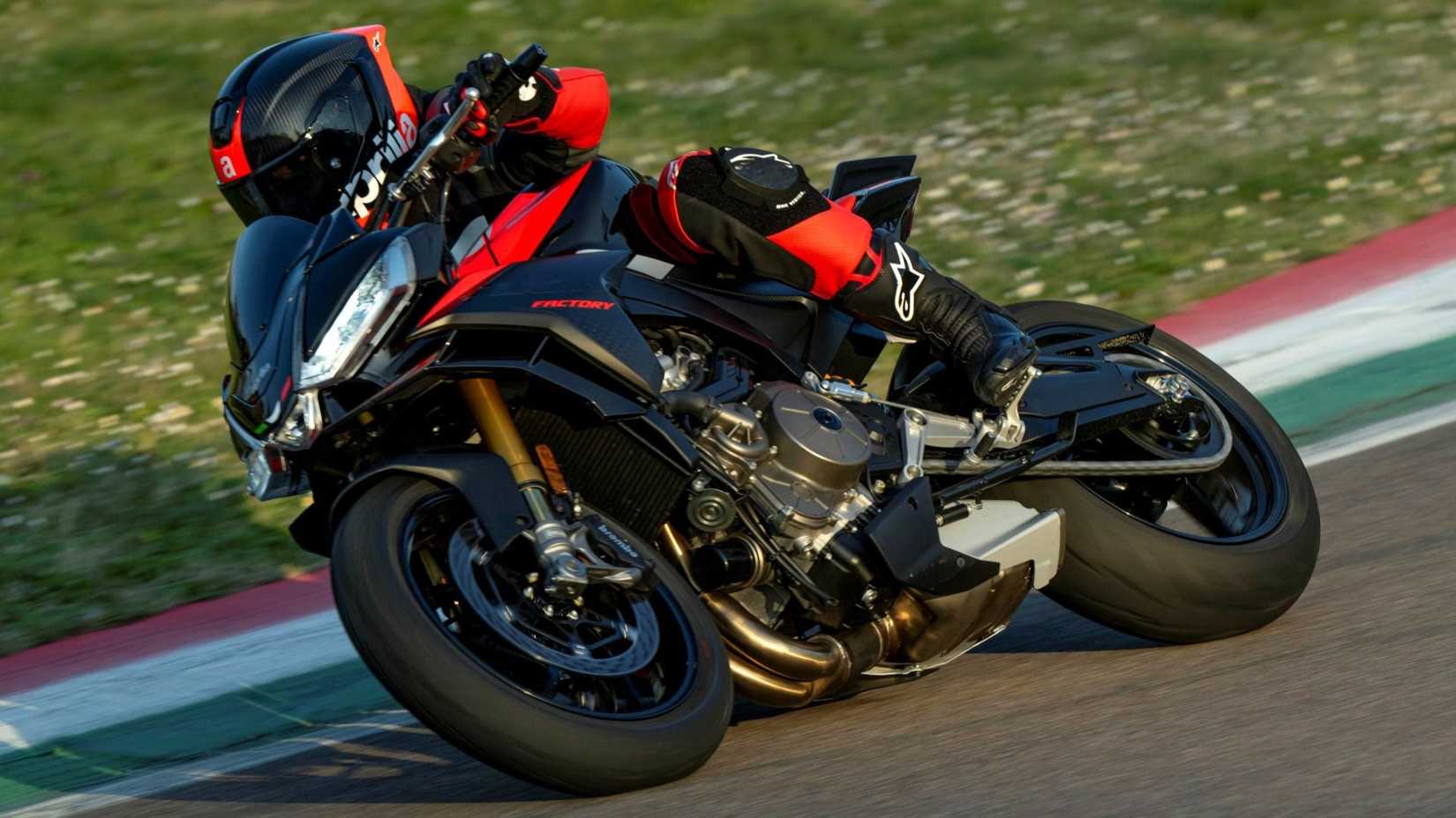 2025 Aprilia Tuono 660 Factory Cornering