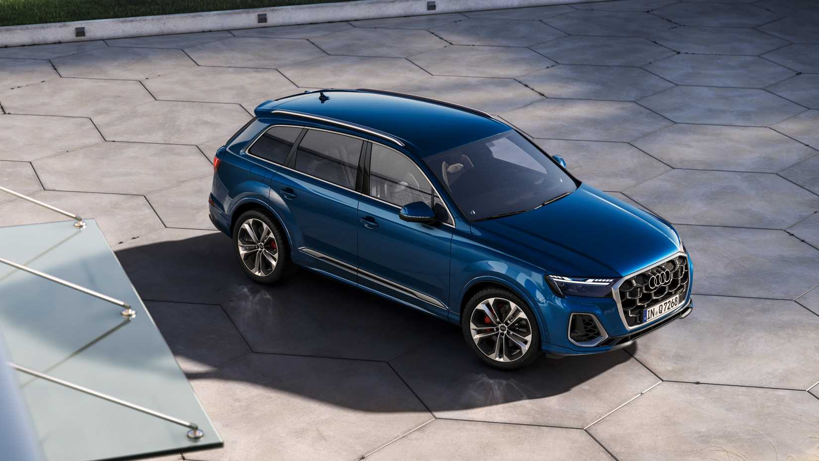 2025 Audi Q7 in blue parked