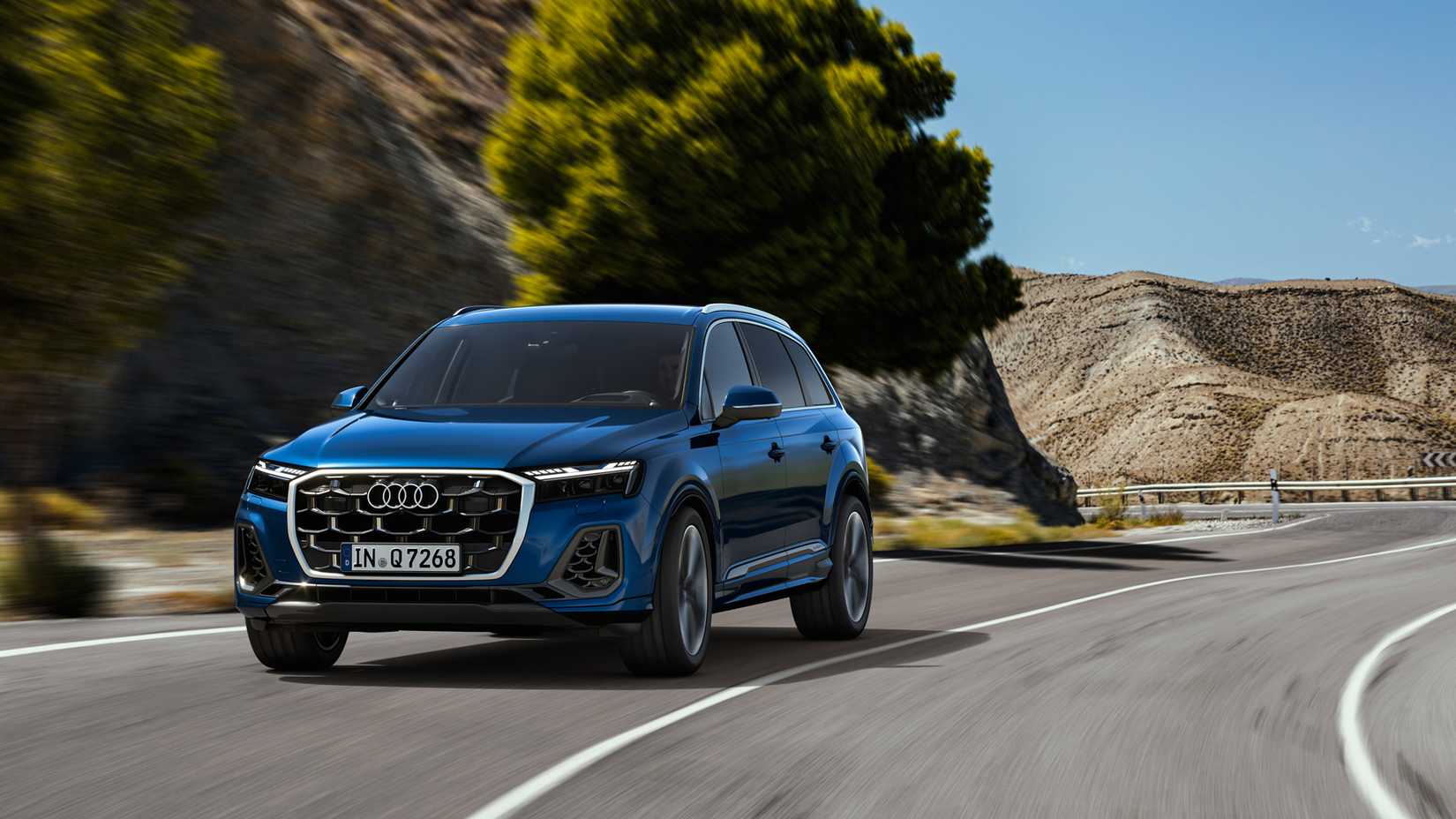 2025 Audi Q7 front action shot