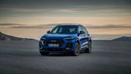 Blue 2025 SQ5 front-quarter