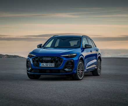 Blue 2025 SQ5 front-quarter