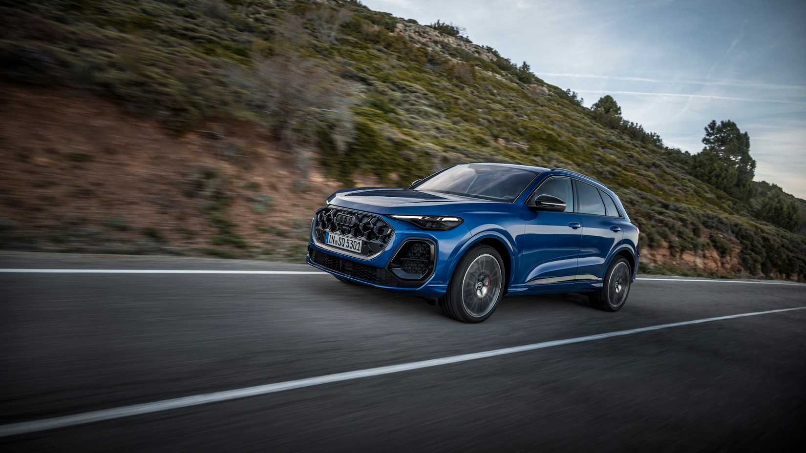 Blue 2025 SQ5 driving