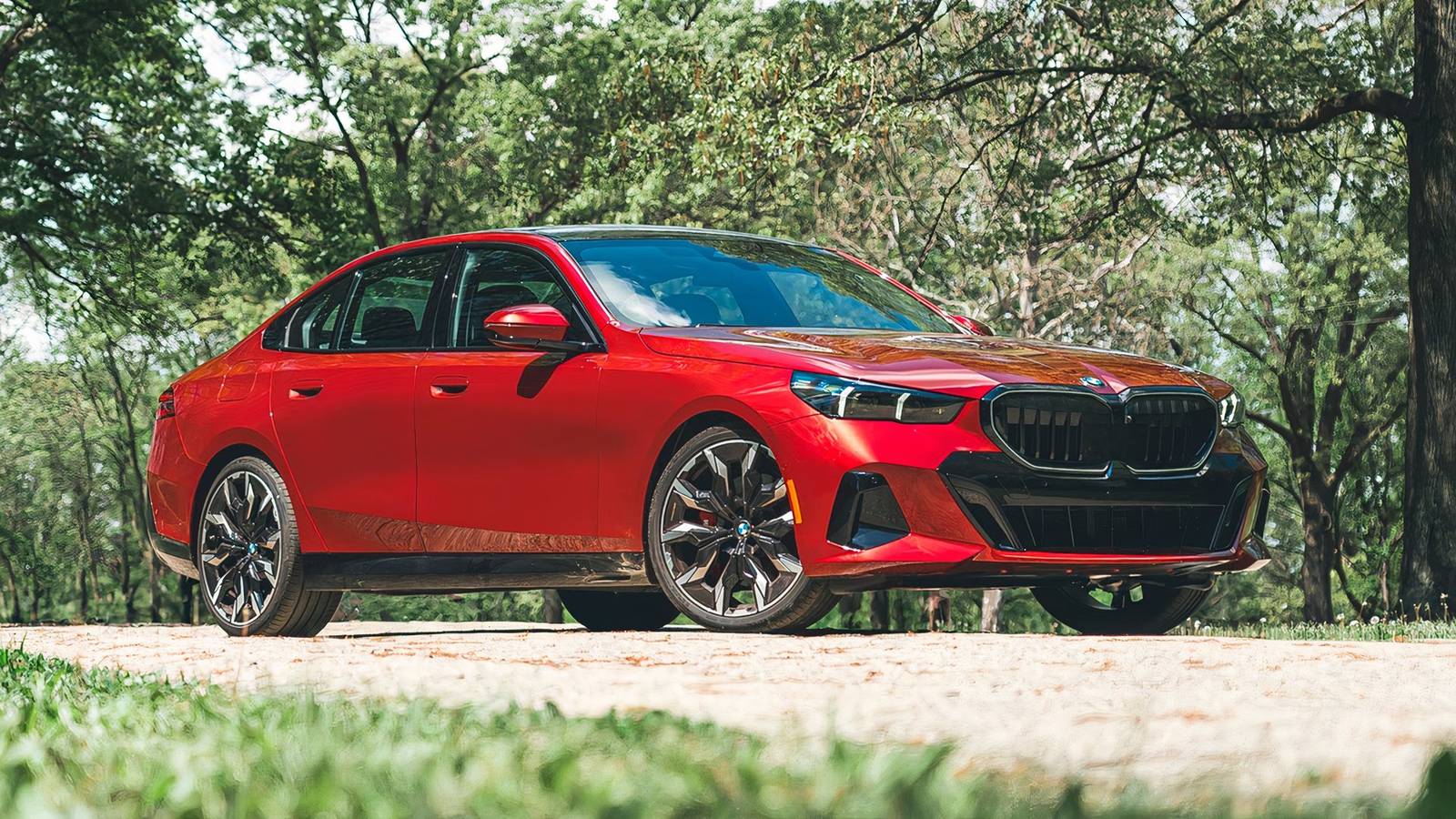 10 Luxury Sedans Balancing Comfort and Performance
