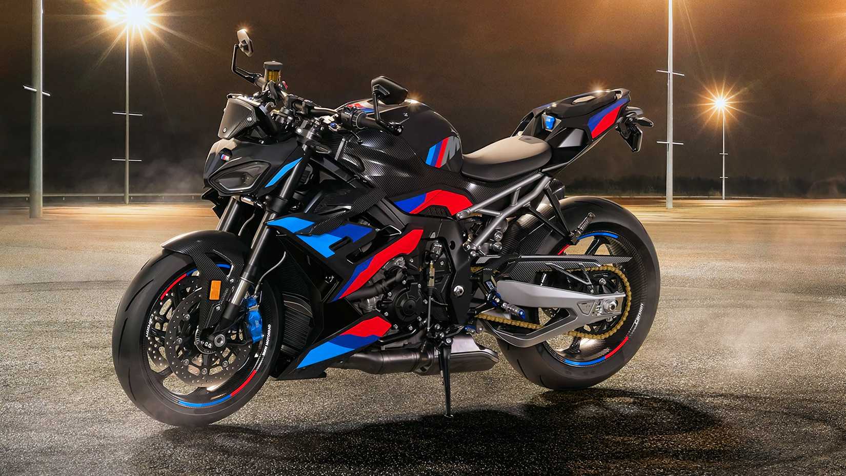 2025 BMW M 1000 R static profile shot