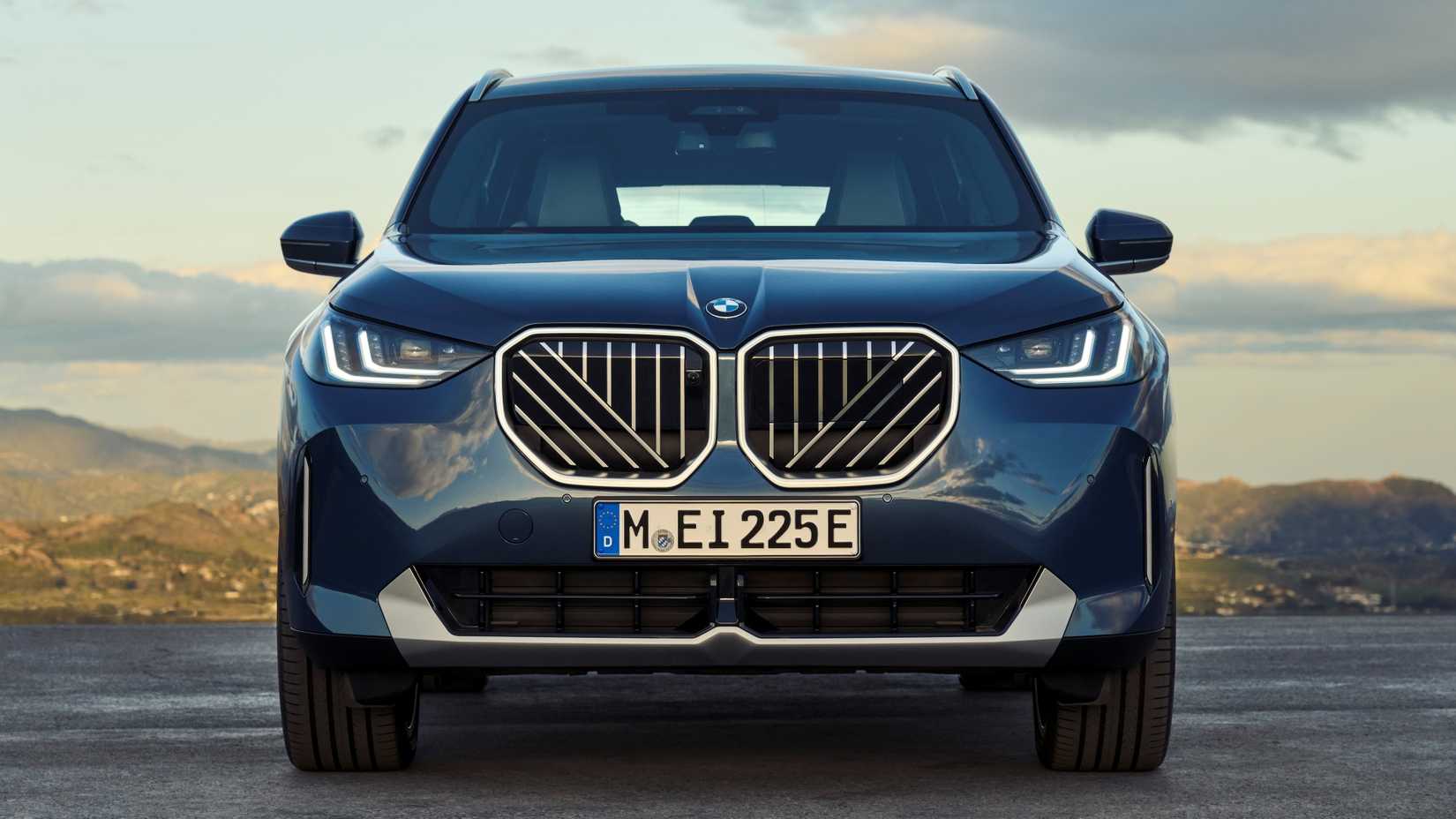 2025 BMW X3 30 Front Shot