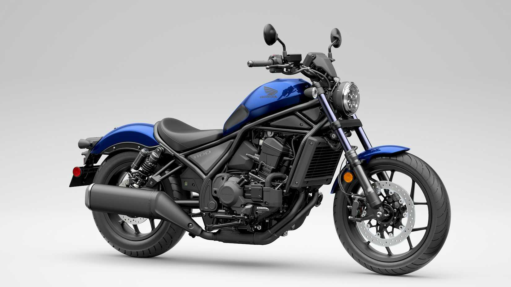 Foto de estúdio frontal estática da Honda Rebel 1100 DCT 2025