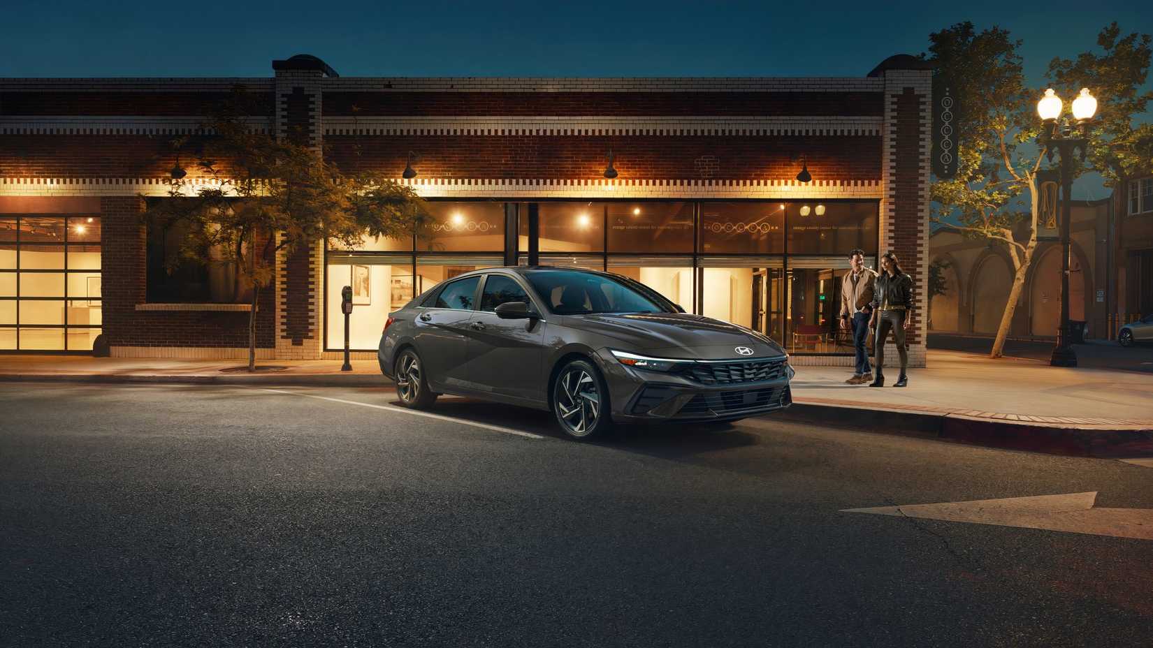 2025 Hyundai Elantra Hybrid Pront Three-Quarter Parked