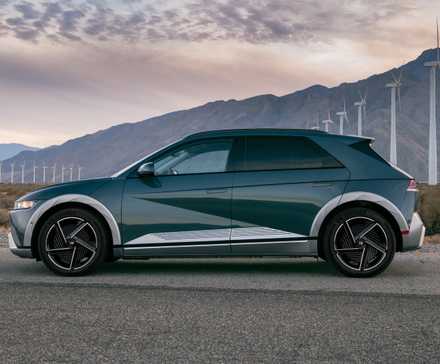 Foto do perfil lateral de um Hyundai Ioniq 5 Limited 2025