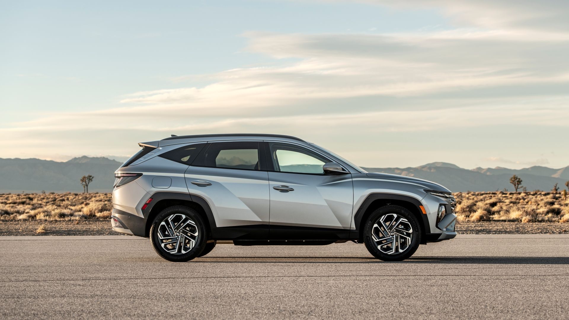 2025 Hyundai Tucson Plug-In Hybrid Profile