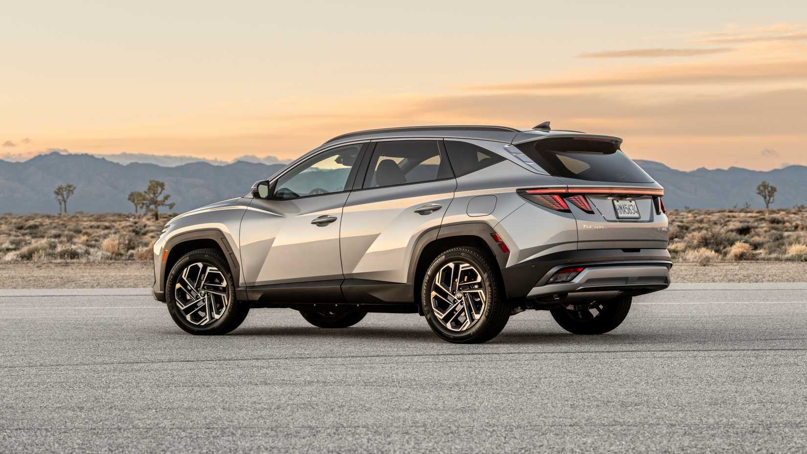2025 Hyundai Tucson Plug-In Hybrid Rear Three-Quarter