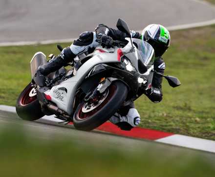 2025 Kawasaki Ninja ZX-6R curvas (1)