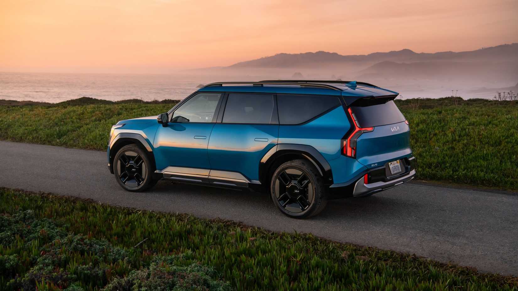 2025 Kia EV9 Exterior Rear Three-Quarter