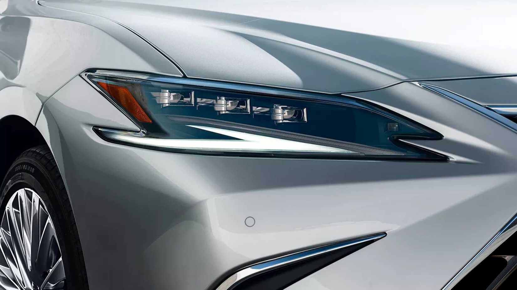 2025 Lexus ES 300h Headlight Detail Shot-1