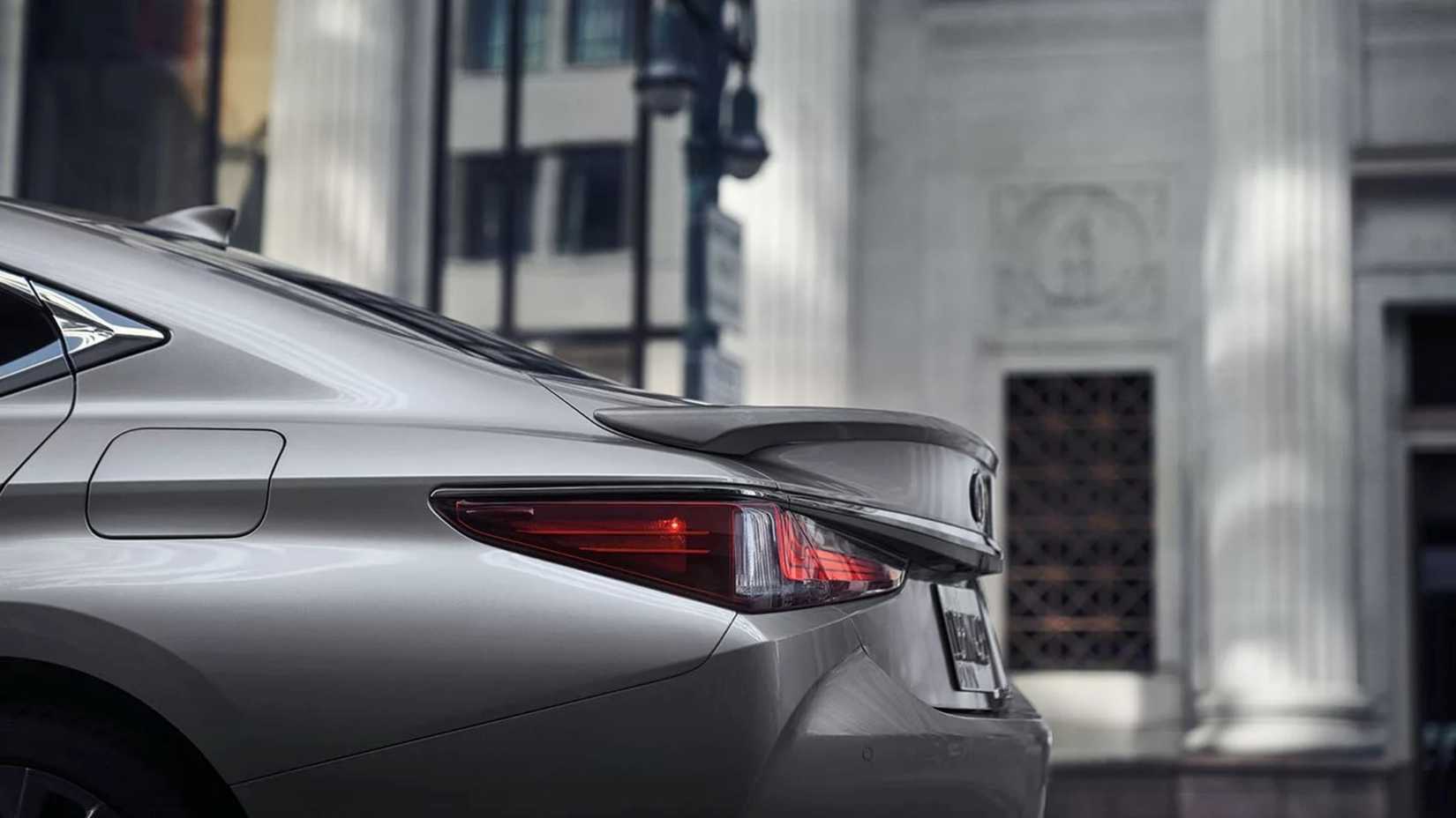 2025 Lexus ES 300h Rear Spoiler-1