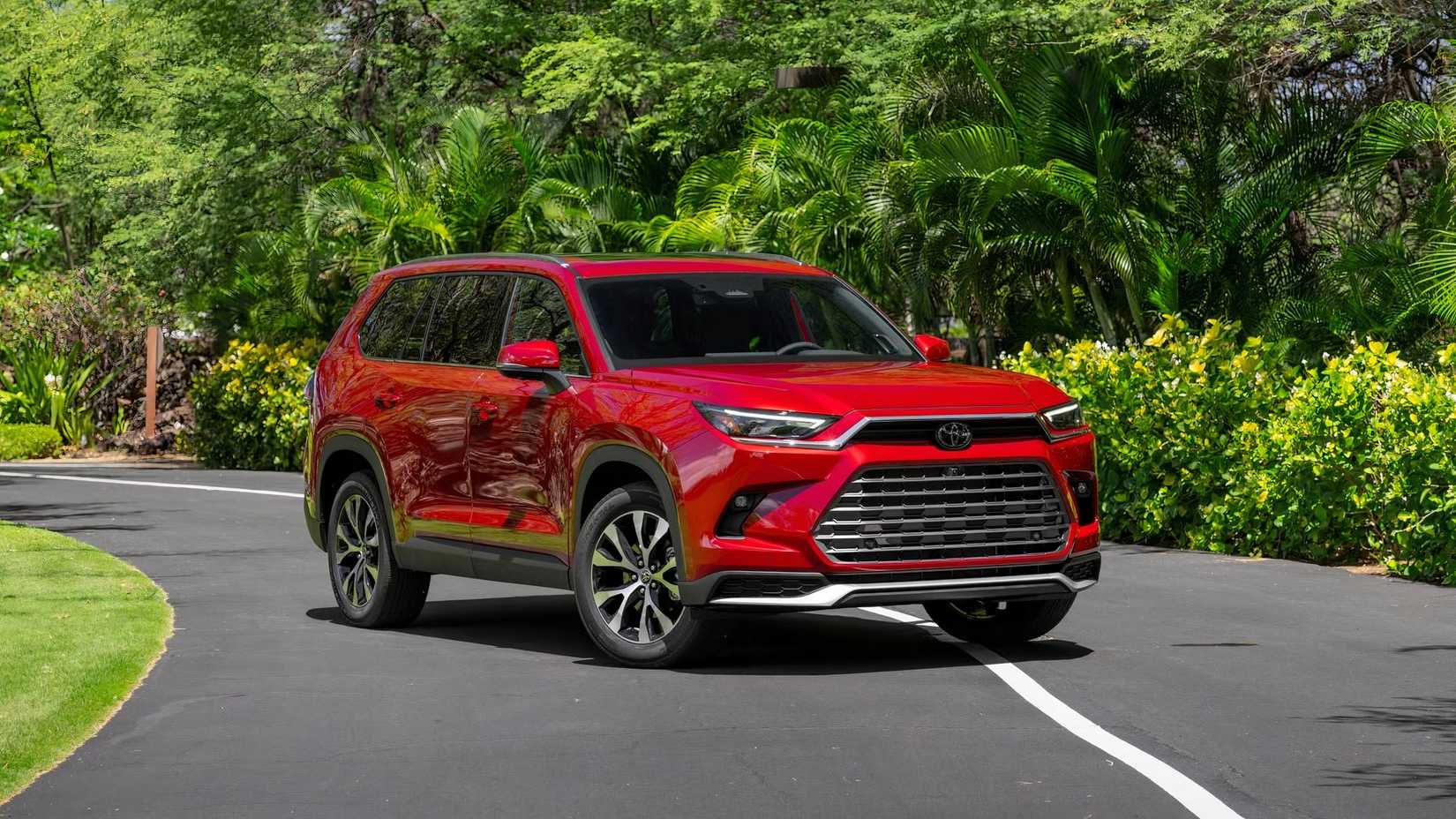 2025 Toyota Grand Highlander in red