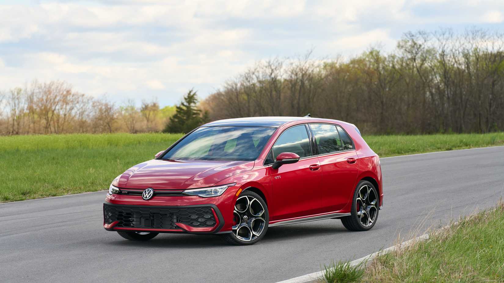 2025 Volkswagen Golf GTI OEM Pics (10)