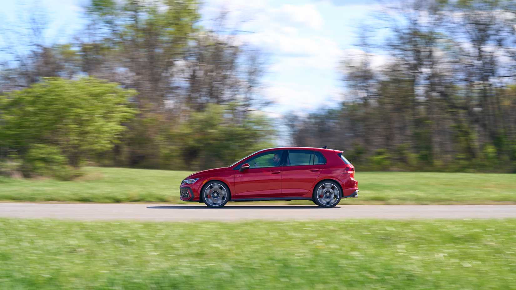 Fotos OEM do Volkswagen Golf GTI 2025 (16)