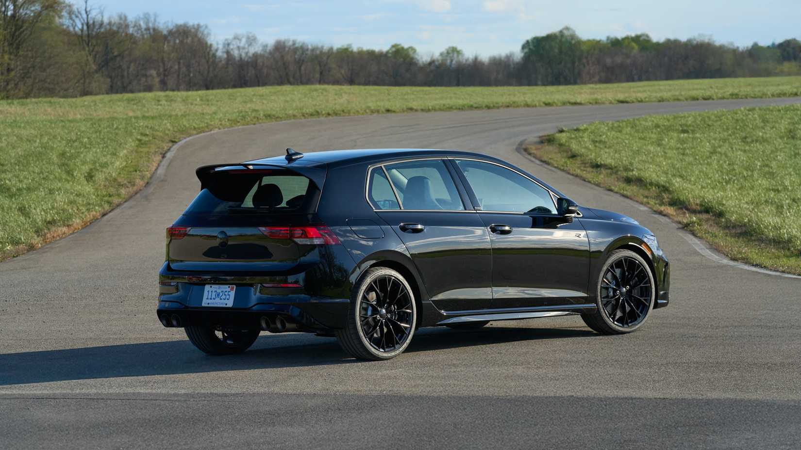 2025 Volkswagen Golf R OEM Pics (9)
