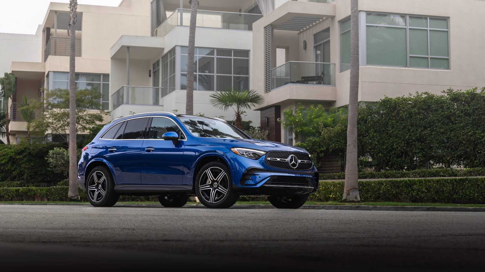 2025 Mercedes GLC 350e front 3/4